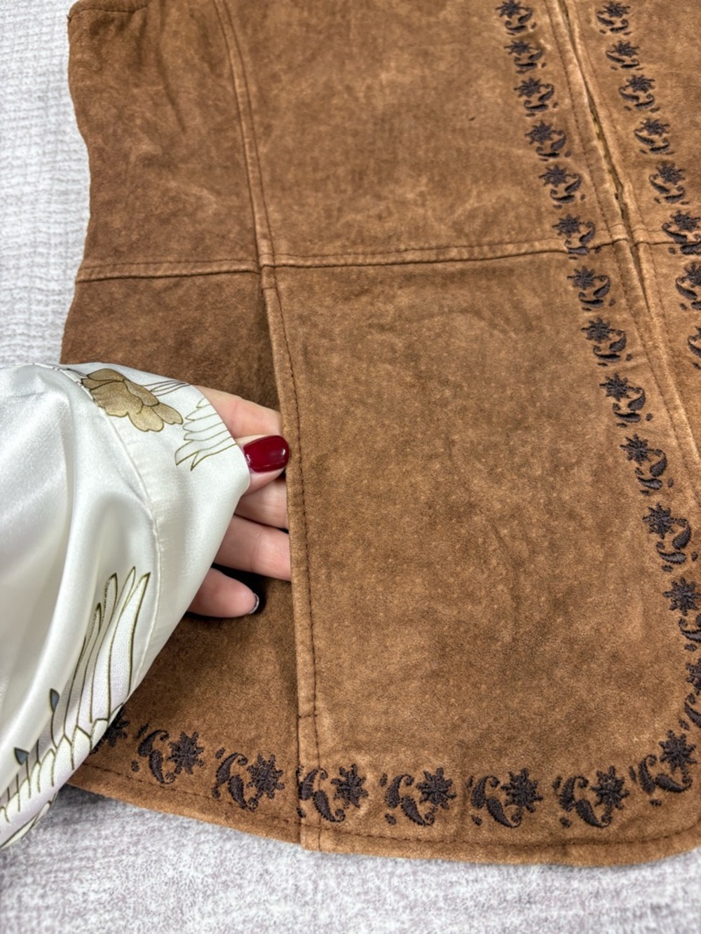 VTG Dark Brown Suede Leather Embroidered Vest Sz M Fairy Coachella Renaissance - Picture 8 of 11